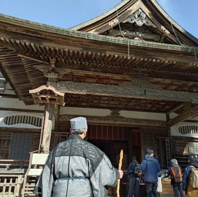 ②