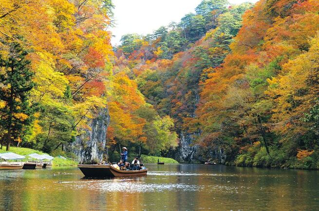 岩手絶景の渓谷！秋の猊鼻渓舟下り