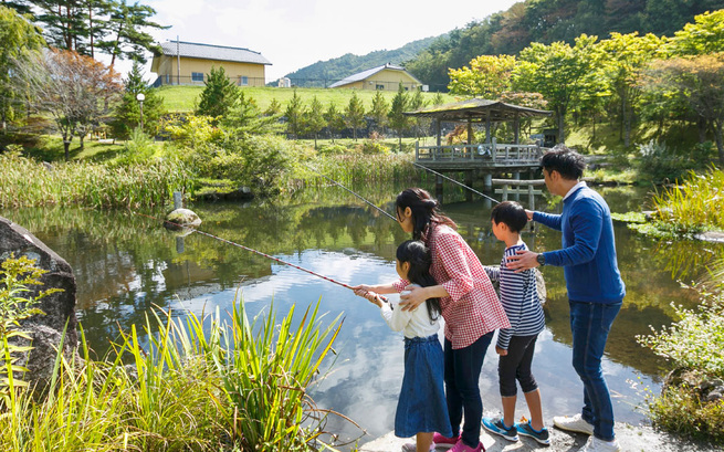 遠野たかむろ水光園　釣り堀体験